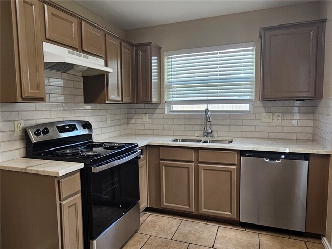 Building Photo - 500 Birch Cluster Ct