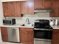 Building Photo - 44 Mead St