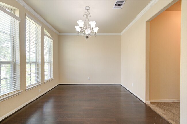 Building Photo - 15727 Whisper Woods Dr