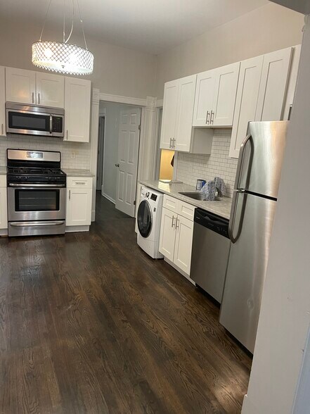 Primary Photo - 1446 W Fletcher St