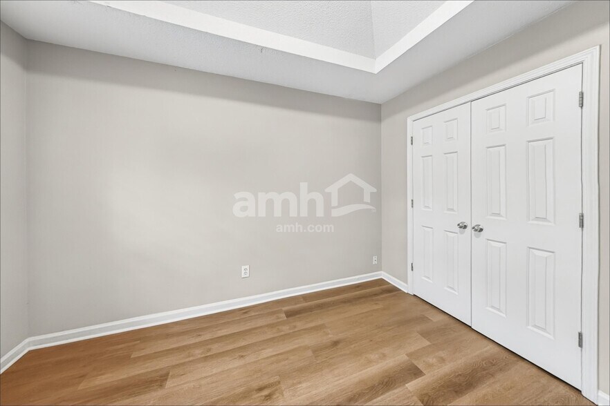 Building Photo - 3094 Lonetree Point