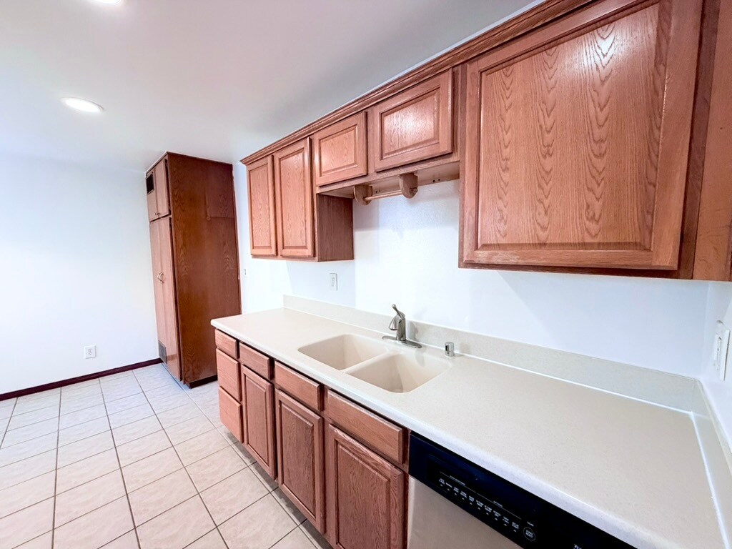 Building Photo - 13825 Beaver St