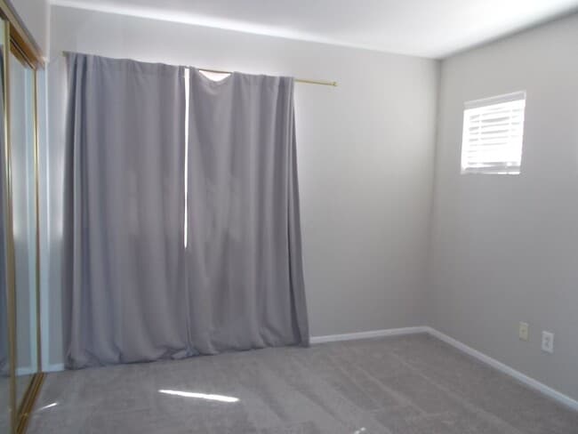 Building Photo - Desirable Move-In Ready Home with Loft, Fireplace & Oversized Garage