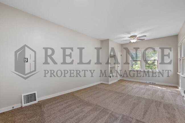 Building Photo - 1007 N Yale Ave