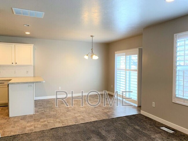 Building Photo - 14257 South Side Hill Ln