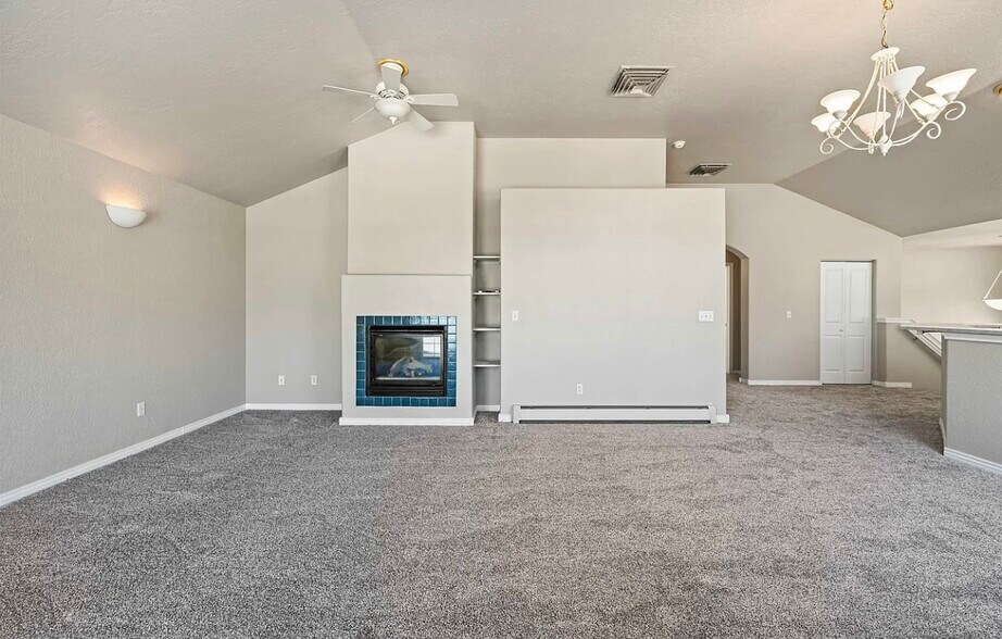 Building Photo - 712 Glen Ct