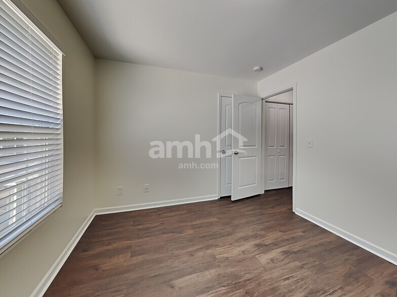 Building Photo - 132 Drewsbury Dr