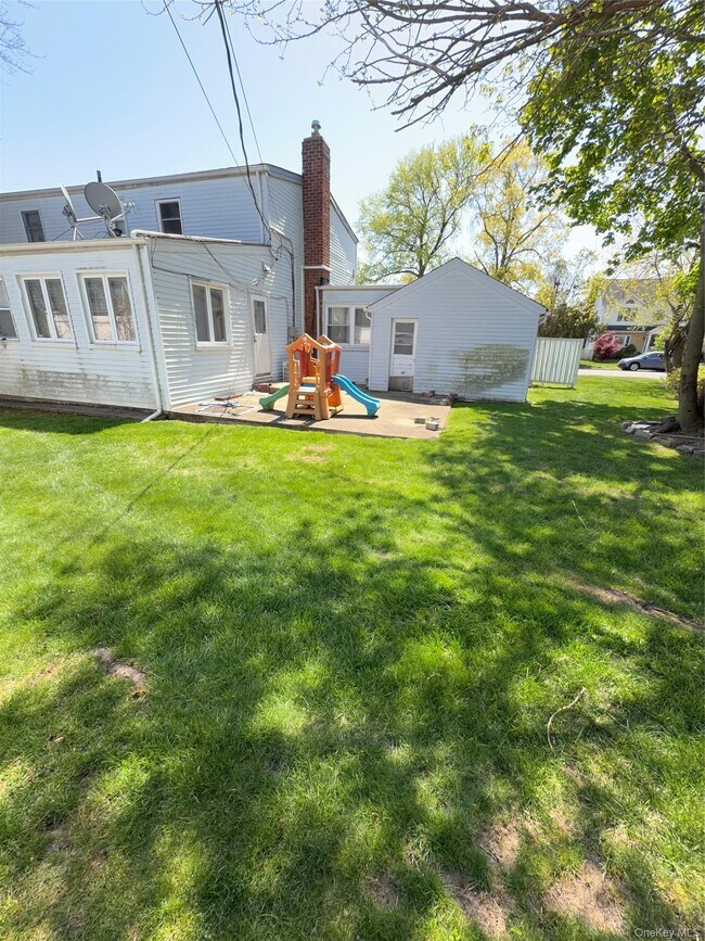 Building Photo - 42 Rhodes Dr