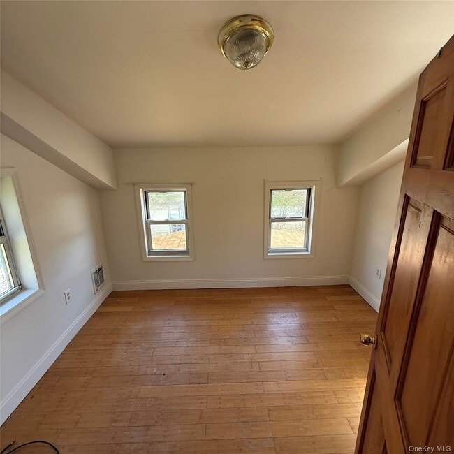 Building Photo - 31 Firwood Rd S