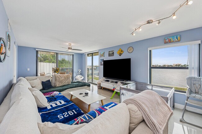 Building Photo - 896 Federal Hwy