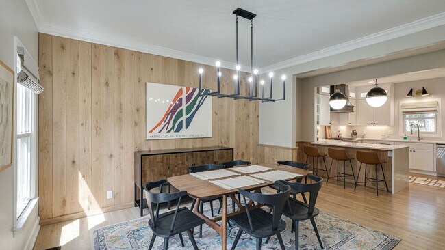 Building Photo - Modern Remodeled 4 Bedroom Rental Home in Brentwood
