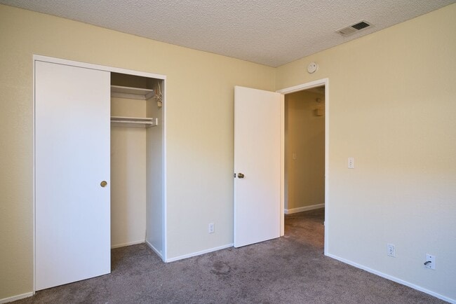 Building Photo - Lovely 3 Bedroom Home!