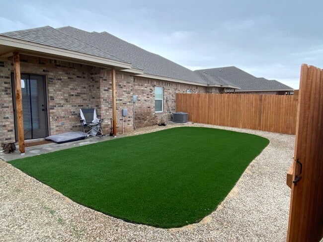 Building Photo - 3/2/2 duplex located in Highland Heights!!