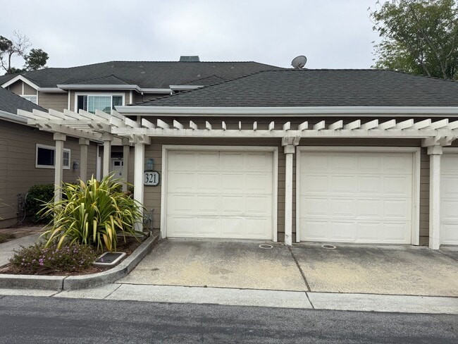 Building Photo - 321 Treasure Island Dr