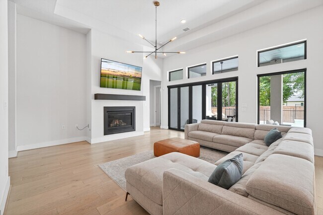 Building Photo - 10561 Lake Palmetto Dr