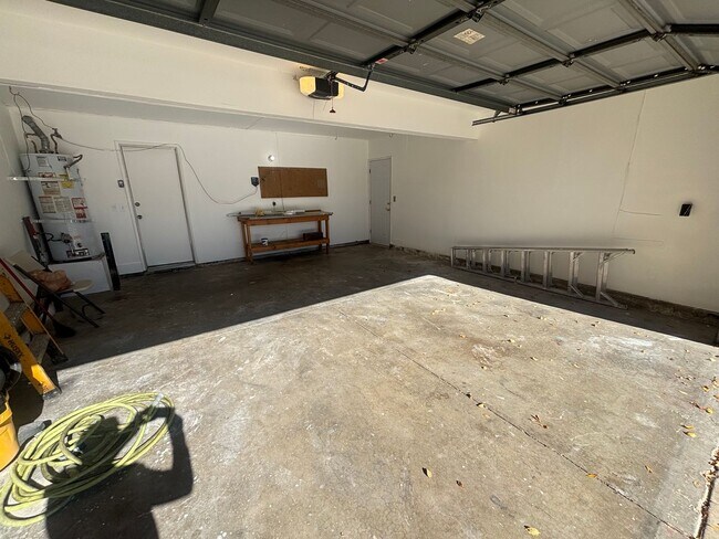 Building Photo - Beautiful 4 Bedroom Lancaster Home with Desirable Amenities!