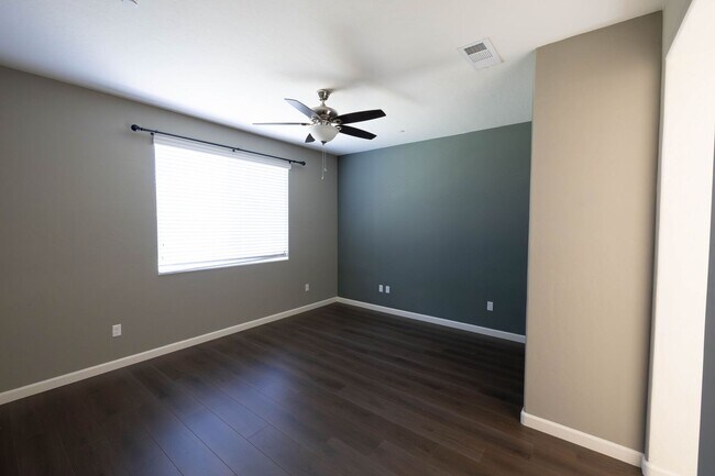 Building Photo - Lovely 3 bedroom home for rent in Hanford CA