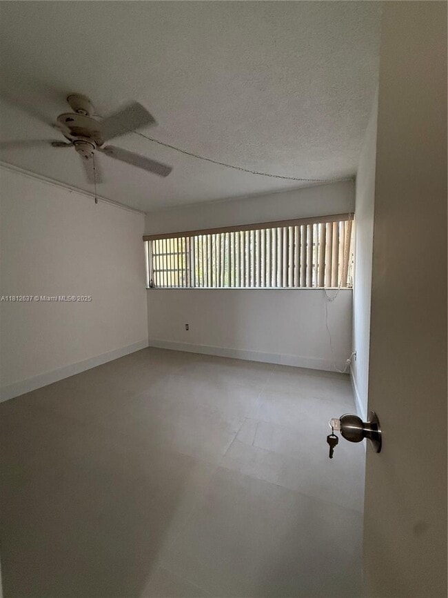 Building Photo - 14293 Kendale Lakes Cir