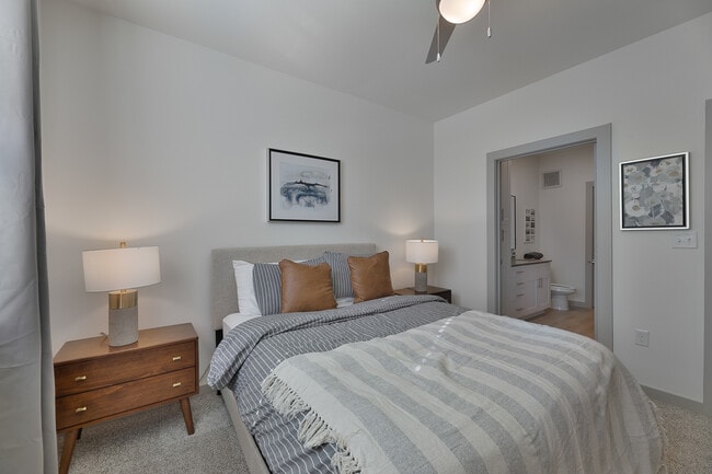 Building Photo - z-061926-Bluffview Apartments