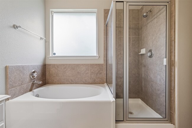 Building Photo - 6431 Applewood Forest Dr