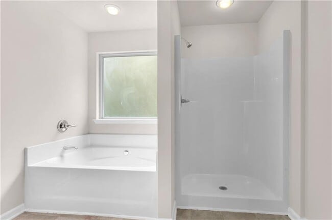 Building Photo - 4488 Ravenwood Dr