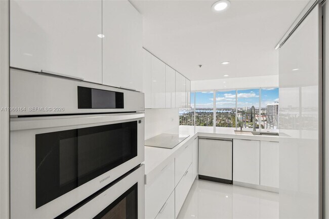 Building Photo - 7601 E Treasure Dr