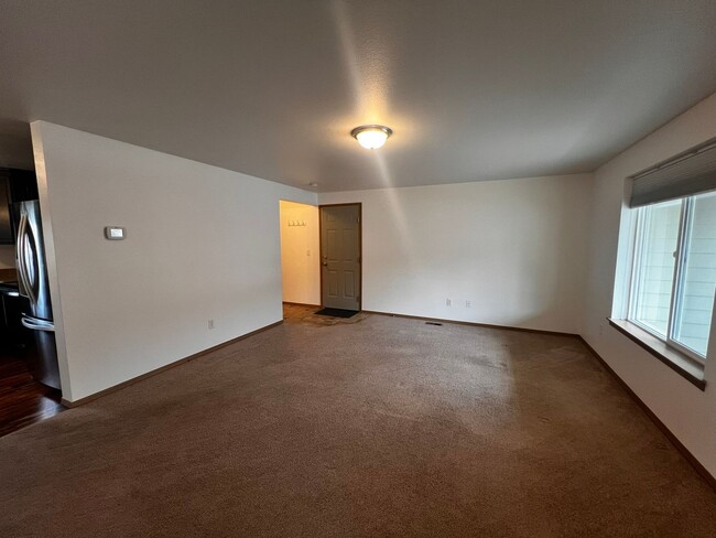 Building Photo - Application Pending - 3 Bedroom House For ...