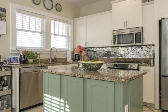 Building Photo - 801 Durant Pl NE