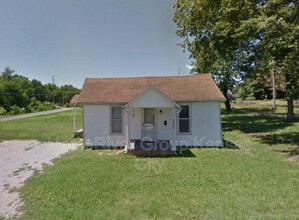 Building Photo - 2304 Elm St