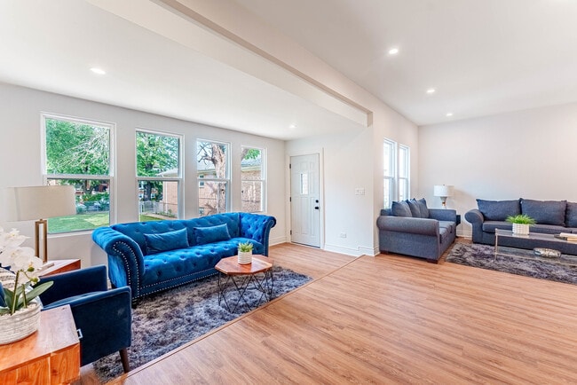 Primary Photo - 2343 Ridgeland Ave