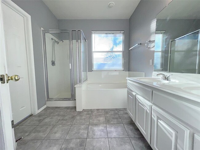 Building Photo - 2219 Speidel Dr