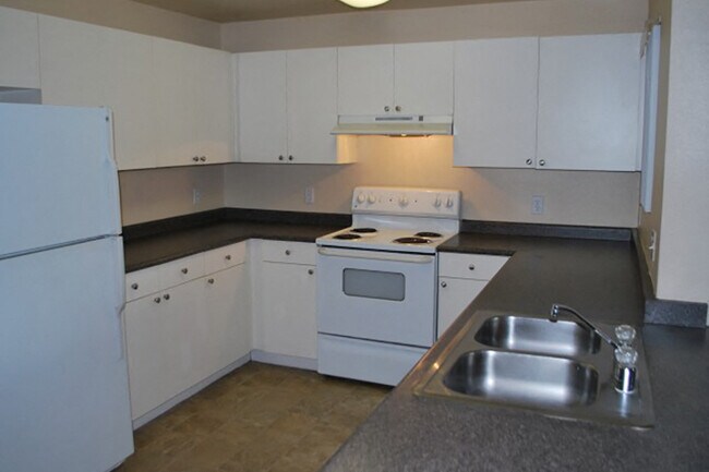 Full sized kitchen with white appliances and lots of counter top space! - Bristol Apartment Homes