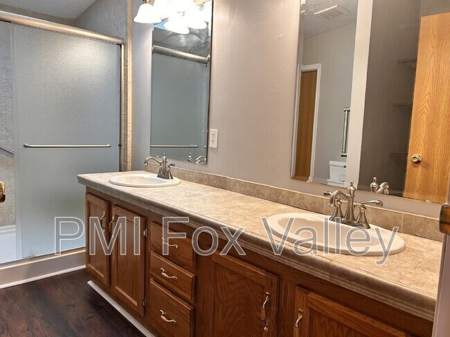 Building Photo - 5024 Shamrock Way