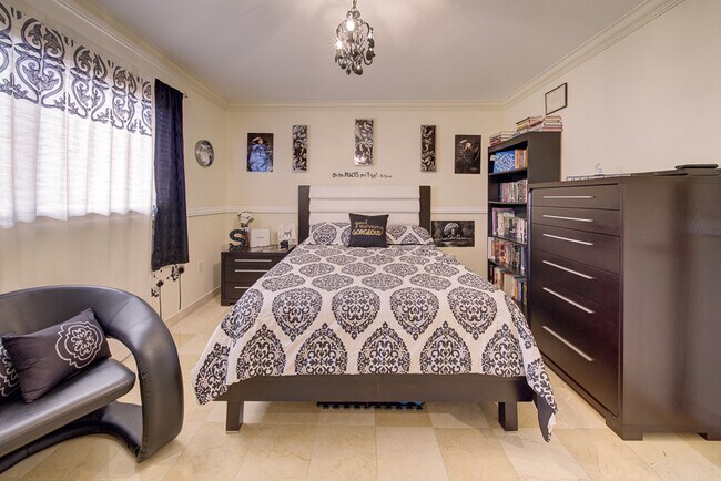 Building Photo - 16811 NW 83rd Ave