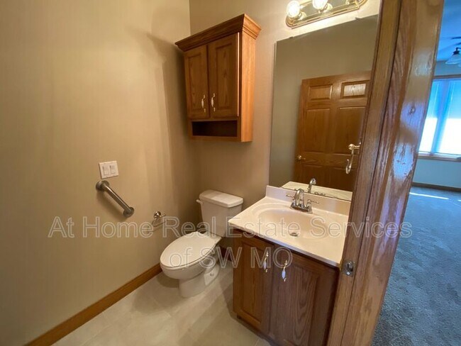 Building Photo - 5591 N 17th St