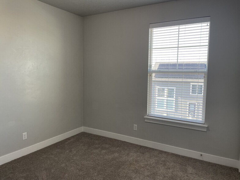Building Photo - 13092 S Tortola Dr