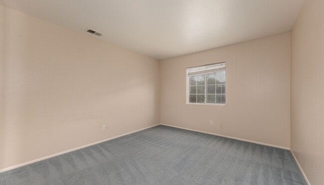 Building Photo - Spacious Home with Loft and Big Backyard