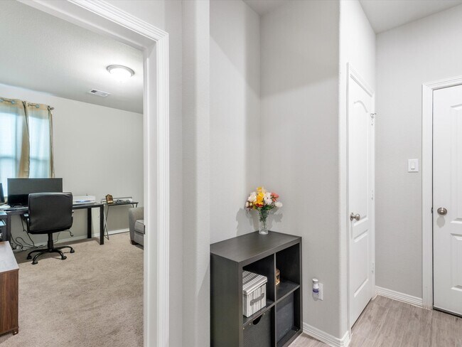 Building Photo - 10811 Violet Bloom Dr