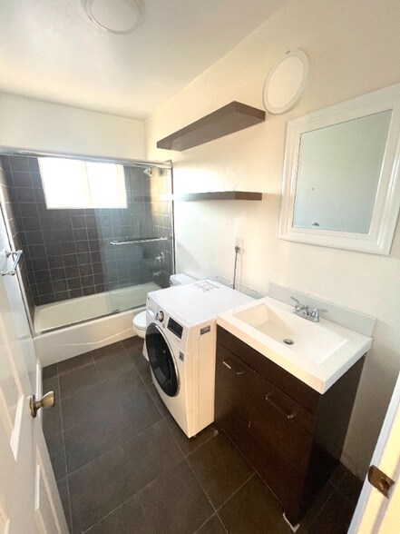 Building Photo - 1008 7th St