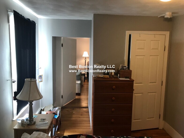 Building Photo - 639 Somerville Ave