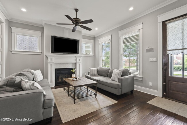 Building Photo - 10910 Kings Crown Dr