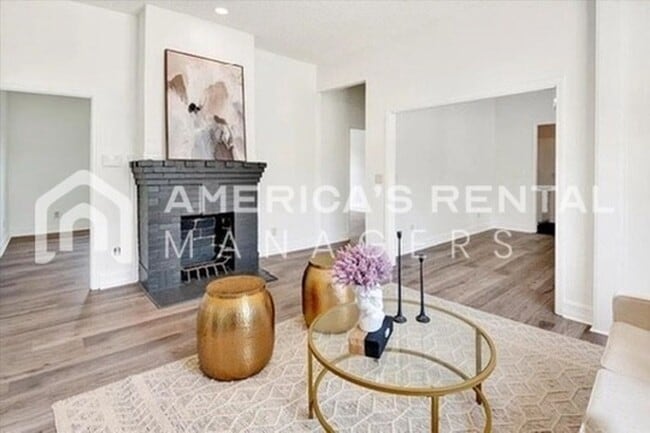 Building Photo - Room to Roam: Expansive Home with Screened Porch - Coming Soon!!