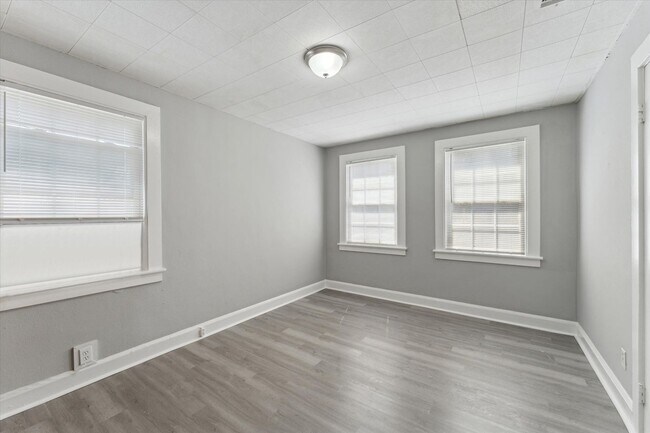 Building Photo - 2102 E 41st St