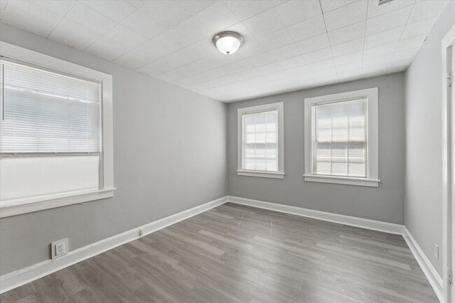 Building Photo - 2102