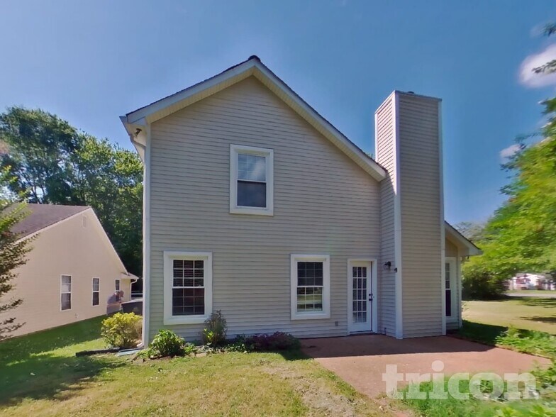 Building Photo - 2701 Riverbend Dr