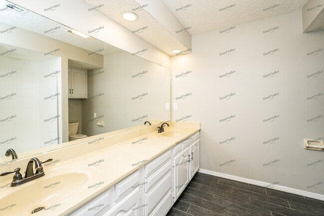 Building Photo - 8304 S 6th St