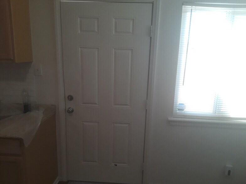 Building Photo - 1503 E Avenue Q6