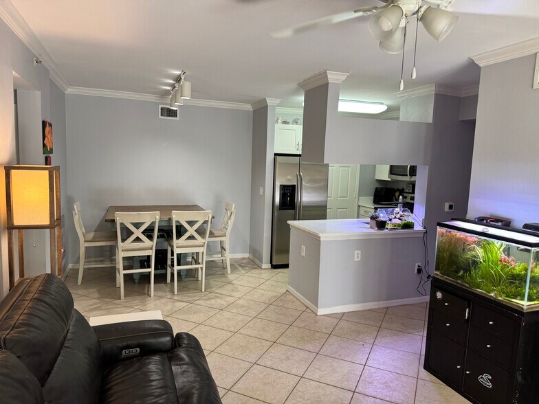 Building Photo - 6556 Emerald Dunes Dr