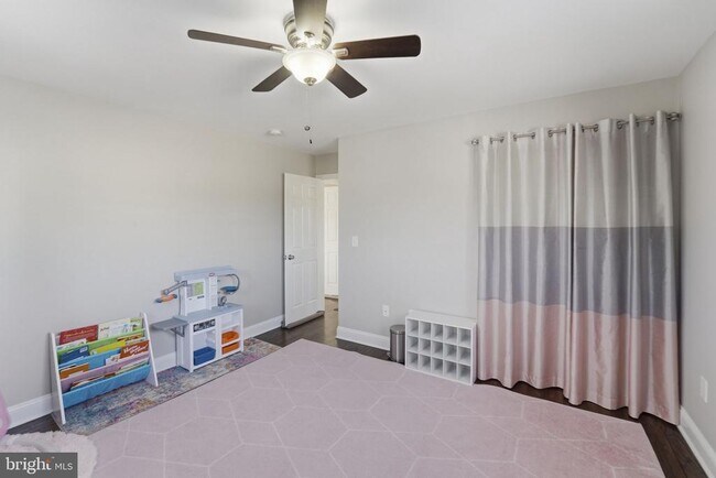 Building Photo - 38 Vine Way