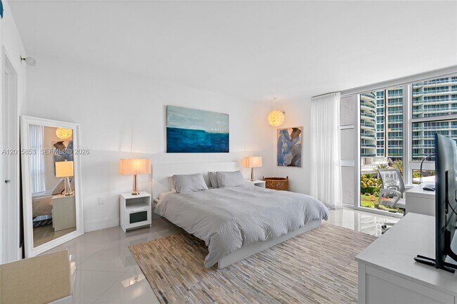 Building Photo - 10275 Collins Ave